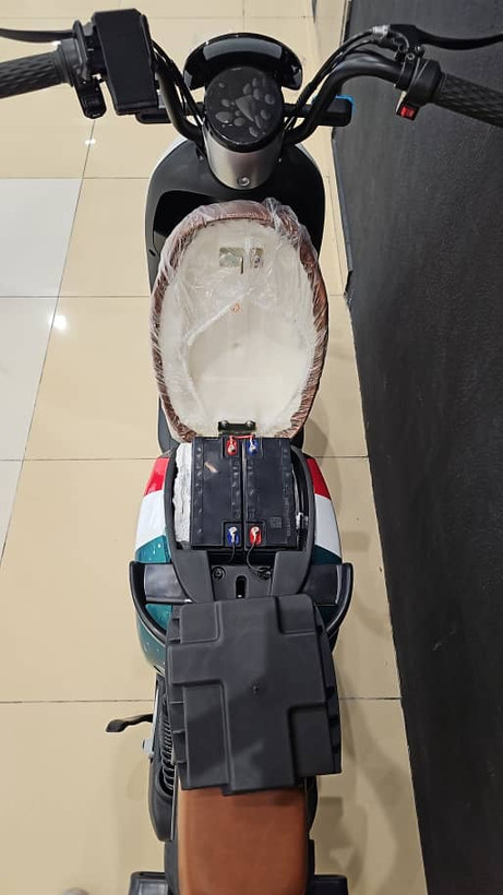 موتورسیکلت برقی وسپا مارک VLRA ولرا مدل KX1 رنگ سبز قرمز
