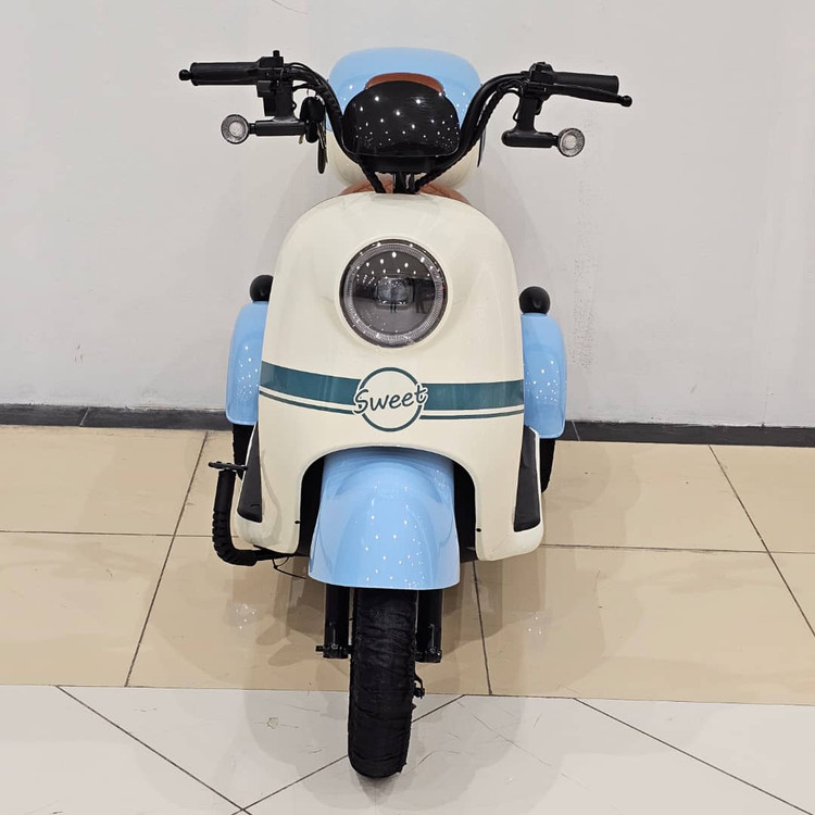 سه چرخه برقی ( سه چرخ ) بزرگسال وسپا VESPA سه نفره مدل hello رنگ آبی