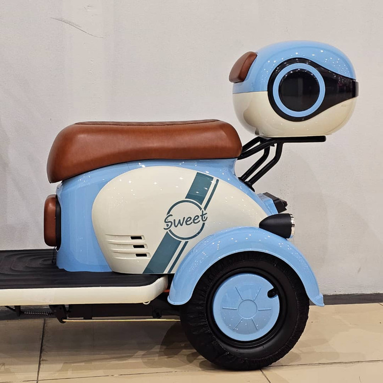 سه چرخه برقی ( سه چرخ ) بزرگسال وسپا VESPA سه نفره مدل hello رنگ آبی