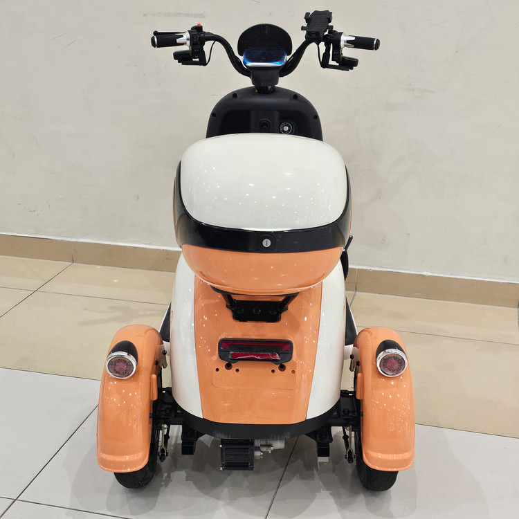 سه چرخه برقی ( سه چرخ ) بزرگسال وسپا VESPA سه نفره مدل hello رنگ نارنجی