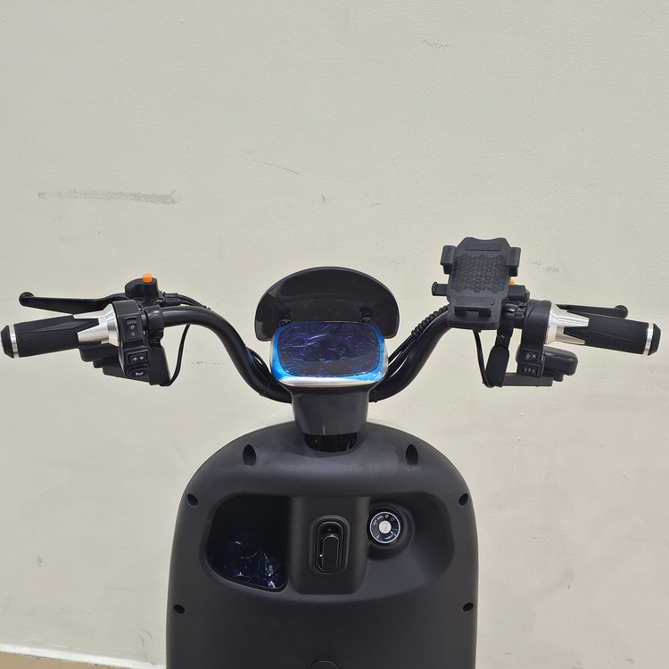 سه چرخه برقی ( سه چرخ ) بزرگسال وسپا VESPA سه نفره مدل hello رنگ نارنجی
