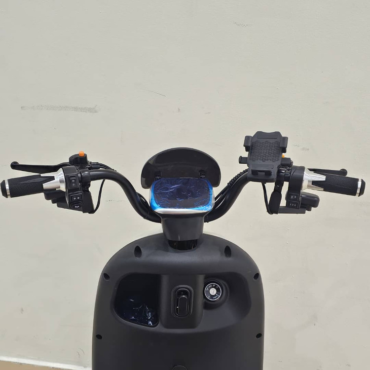 سه چرخه برقی ( سه چرخ ) بزرگسال وسپا VESPA سه نفره مدل hello رنگ نارنجی
