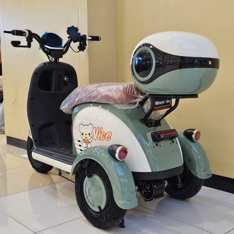 سه چرخه برقی ( سه چرخ ) بزرگسال وسپا VESPA سه نفره مدل hello رنگ سبز