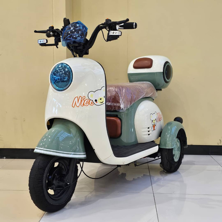 سه چرخه برقی ( سه چرخ ) بزرگسال وسپا VESPA سه نفره مدل hello رنگ سبز