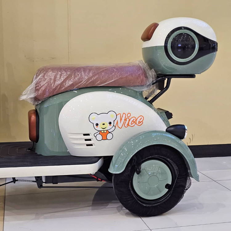 سه چرخه برقی ( سه چرخ ) بزرگسال وسپا VESPA سه نفره مدل hello رنگ سبز