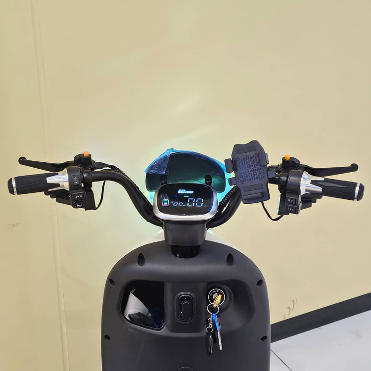سه چرخه برقی ( سه چرخ ) بزرگسال وسپا VESPA سه نفره مدل hello رنگ سبز