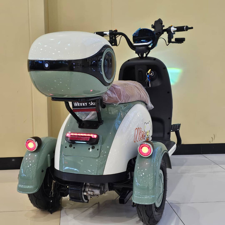 سه چرخه برقی ( سه چرخ ) بزرگسال وسپا VESPA سه نفره مدل hello رنگ سبز