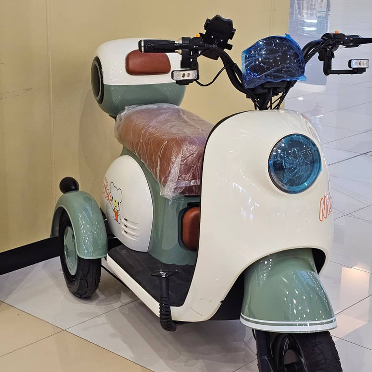 سه چرخه برقی ( سه چرخ ) بزرگسال وسپا VESPA سه نفره مدل hello رنگ سبز