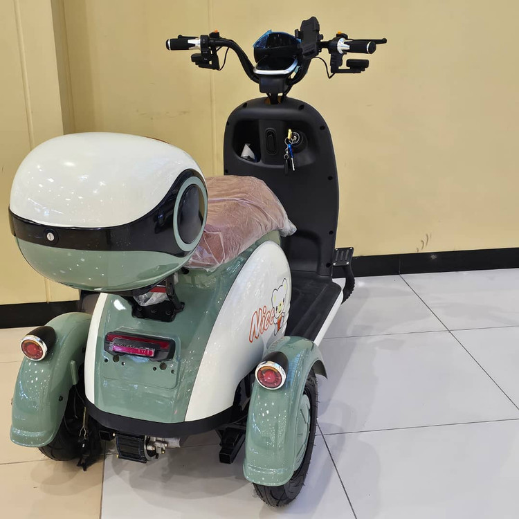 سه چرخه برقی ( سه چرخ ) بزرگسال وسپا VESPA سه نفره مدل hello رنگ سبز