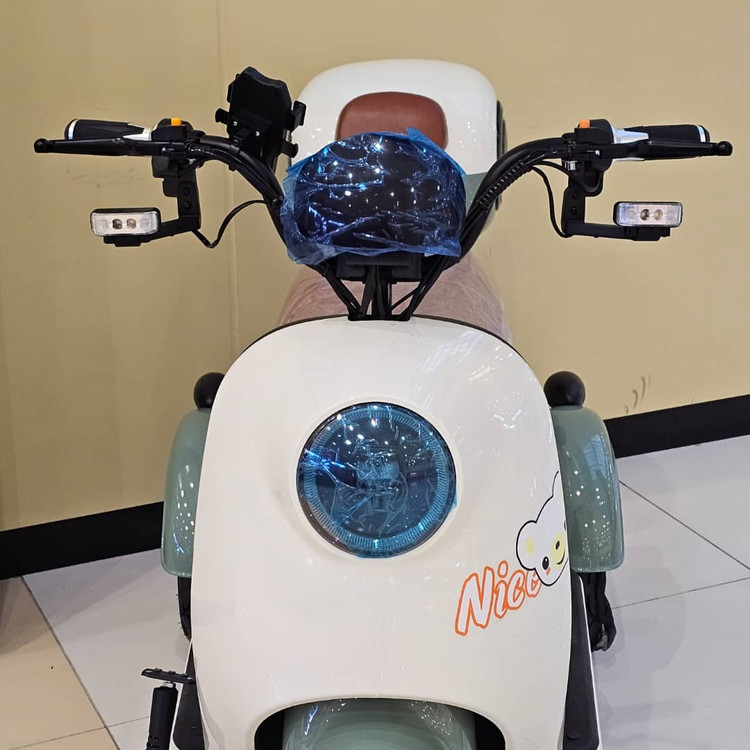 سه چرخه برقی ( سه چرخ ) بزرگسال وسپا VESPA سه نفره مدل hello رنگ سبز