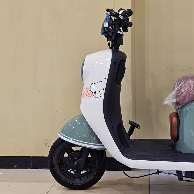 سه چرخه برقی ( سه چرخ ) بزرگسال وسپا VESPA سه نفره مدل hello رنگ سبز