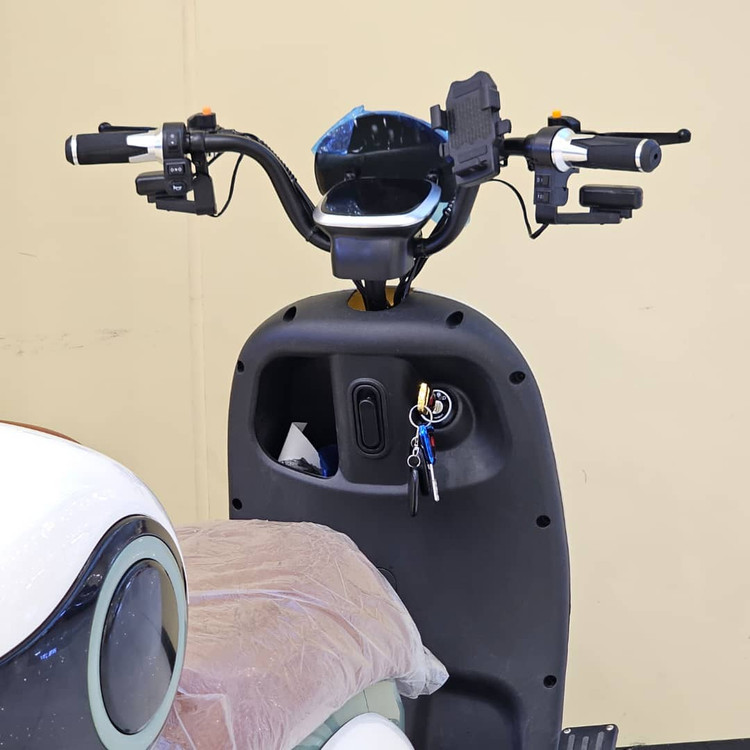 سه چرخه برقی ( سه چرخ ) بزرگسال وسپا VESPA سه نفره مدل hello رنگ سبز