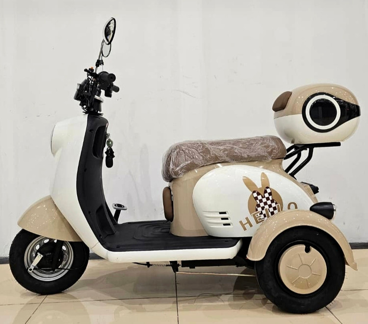 سه چرخه برقی ( سه چرخ ) بزرگسال وسپا WINNER سه نفره مدل hello رنگ قهوه ای