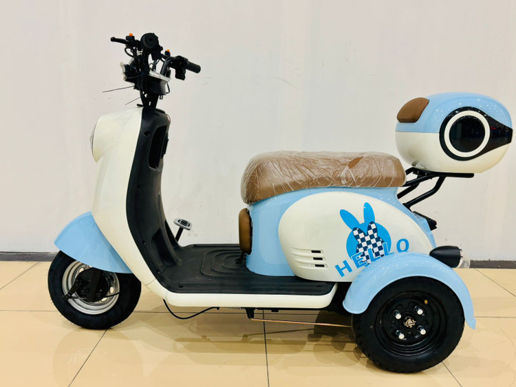 سه چرخه برقی ( سه چرخ ) بزرگسال وسپا VESPA سه نفره مدل hello رنگ آبی